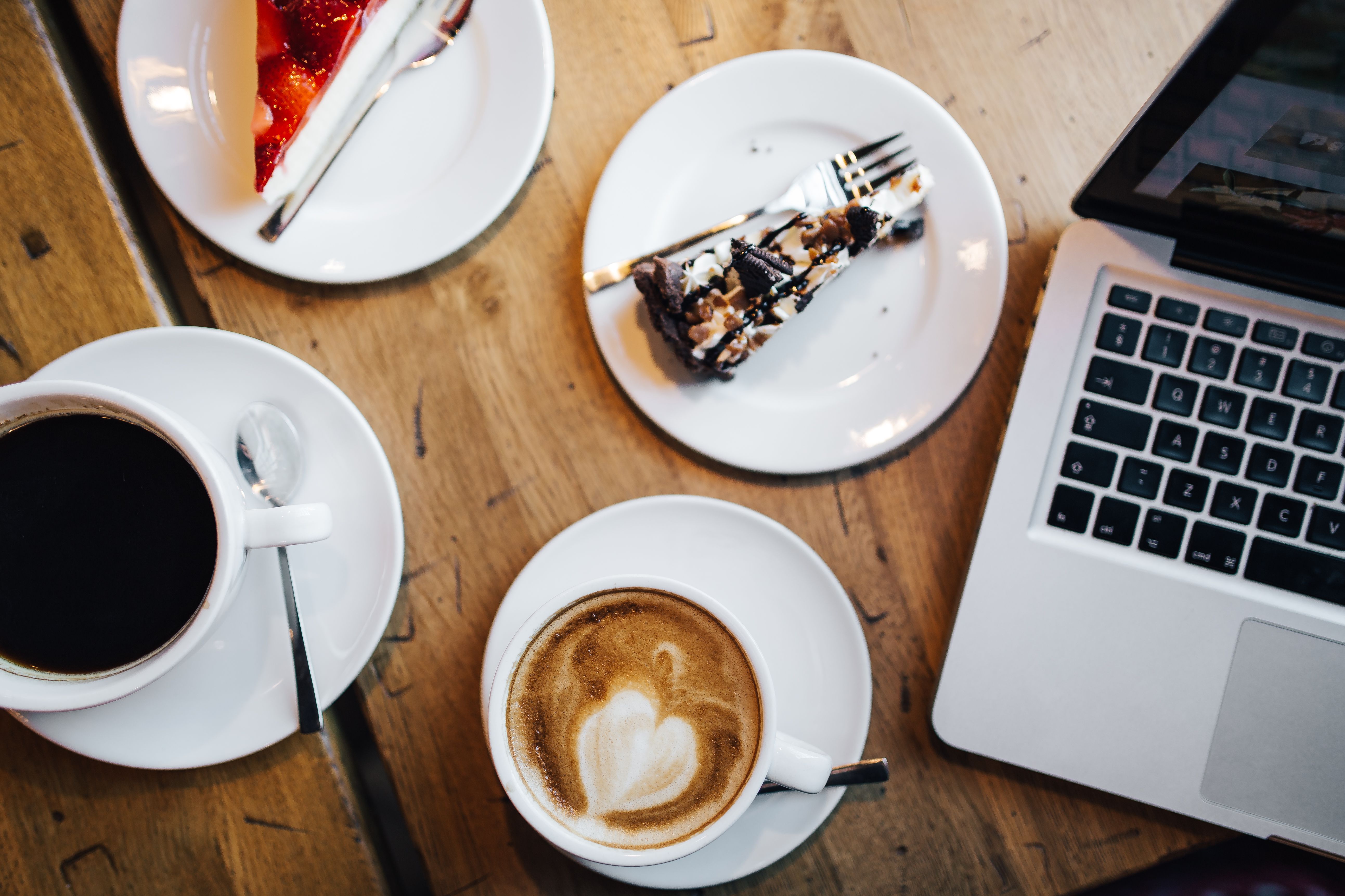 kaboompics_Top View, Coffee with Heart Shape, cake, Macbook Laptop